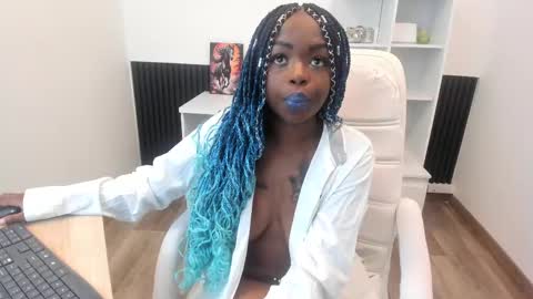 Snapshot of zooee_p chatting on 01/15/25, 11:43 Zooe online show from 01/15/25, 11:43