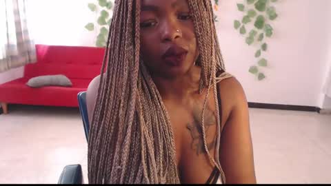 Snapshot of zooee_p chatting on 09/17/25, 02:30 Zooe online show from 09/17/25, 02:30