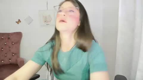 Snapshot of zooeybelair chatting on 06/21/26, 04:48 Alicie online show from 06/21/26, 04:48