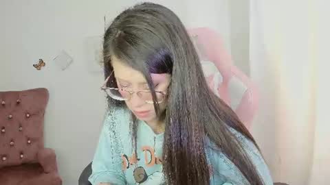 Snapshot of zooeybelair chatting on 06/23/26, 02:37 Alicie online show from 06/23/26, 02:37