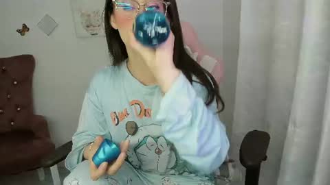 Snapshot of zooeybelair chatting on 06/26/26, 04:17 Alicie online show from 06/26/26, 04:17