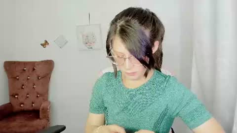 Snapshot of zooeybelair chatting on 07/02/26, 04:07 Alicie online show from 07/02/26, 04:07