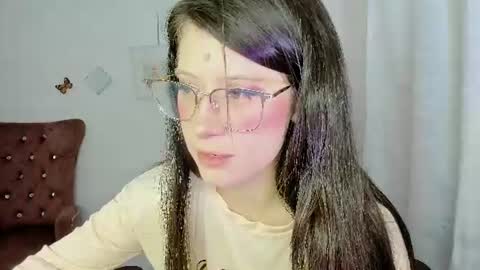 Snapshot of zooeybelair chatting on 07/06/26, 04:09 Alicie online show from 07/06/26, 04:09
