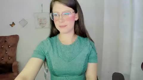 Snapshot of zooeybelair chatting on 07/09/26, 04:38 Alicie online show from 07/09/26, 04:38