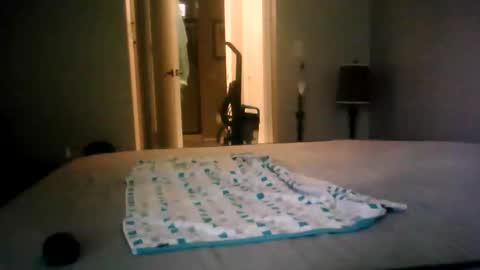 Snapshot of zooroxxx101 chatting on 04/19/26, 06:10 zooroxxx101 online show from 04/19/26, 06:10