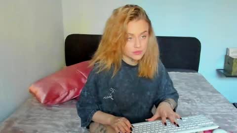 Mia online show from 06/03/26, 04:45