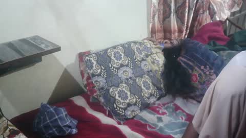 Snapshot of zoyakhan803 chatting on 02/24/25, 06:26 zoyakhan803 online show from 02/24/25, 06:26