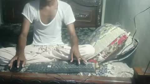 Snapshot of zoyakhan803 chatting on 09/20/25, 11:39 zoyakhan803 online show from 09/20/25, 11:39