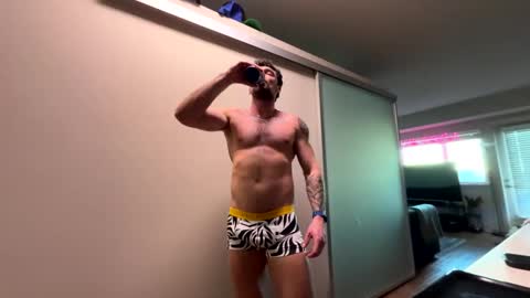 Snapshot of zuko_zen69 chatting on 02/12/25, 12:48 Zuko online show from 02/12/25, 12:48