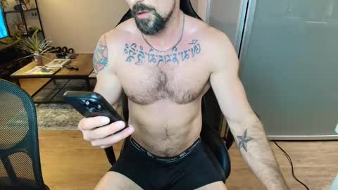 Snapshot of zuko_zen69 chatting on 10/04/25, 04:32 Zuko online show from 10/04/25, 04:32