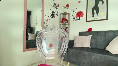 zully_jones online show from 10/28/25, 05:22