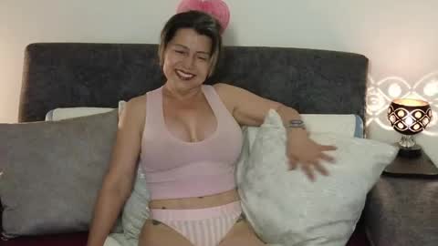 Snapshot of zuly_zahir_01 chatting on 06/01/26, 10:44 zuly goode online show from 06/01/26, 10:44