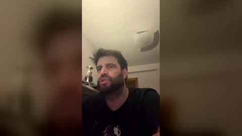 Snapshot of zurdineno chatting on 04/24/26, 10:34 zurdineno online show from 04/24/26, 10:34