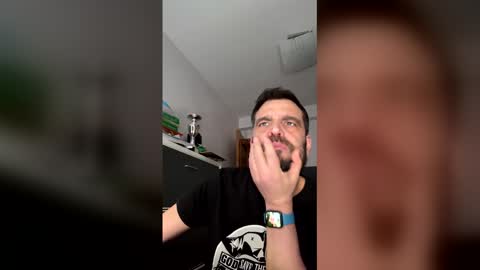 Snapshot of zurdineno chatting on 04/29/26, 10:41 zurdineno online show from 04/29/26, 10:41