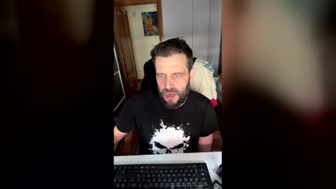 Snapshot of zurdineno chatting on 05/11/26, 09:37 zurdineno online show from 05/11/26, 09:37