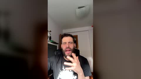 Snapshot of zurdineno chatting on 05/11/26, 04:37 zurdineno online show from 05/11/26, 04:37