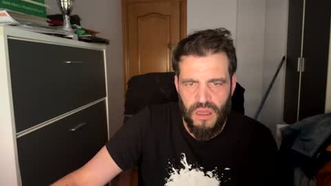 Snapshot of zurdineno chatting on 06/20/26, 03:37 zurdineno online show from 06/20/26, 03:37