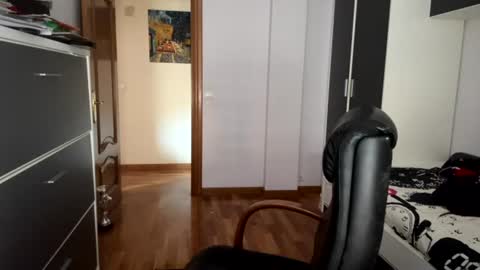 Snapshot of zurdineno chatting on 07/08/26, 02:32 zurdineno online show from 07/08/26, 02:32