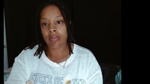 Snapshot of zuriluxe45 chatting on 09/17/25, 04:52 zuriluxe45 online show from 09/17/25, 04:52