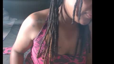 Snapshot of zuriluxe45 chatting on 09/18/25, 06:37 zuriluxe45 online show from 09/18/25, 06:37