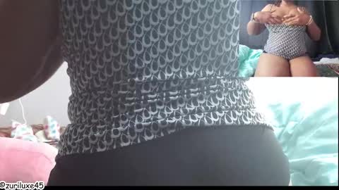 Snapshot of zuriluxe45 chatting on 10/16/25, 07:37 zuriluxe45 online show from 10/16/25, 07:37