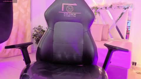 Snapshot of zury_tay chatting on 06/04/26, 11:38 ZURY online show from 06/04/26, 11:38