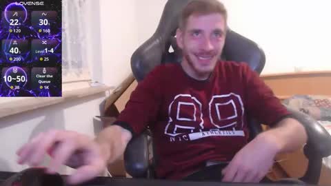 Snapshot of zuzmosfokafasz chatting on 11/14/25, 11:02 Zuzmoe online show from 11/14/25, 11:02