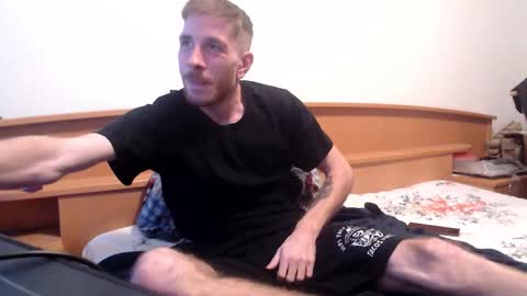 Zuzmoe online show from 12/22/25, 10:07