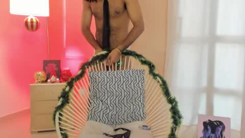 zyan_moreno online show from 11/30/25, 04:44