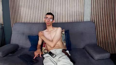 Snapshot of zyronight chatting on 12/20/25, 04:19 Zyro Nigth online show from 12/20/25, 04:19