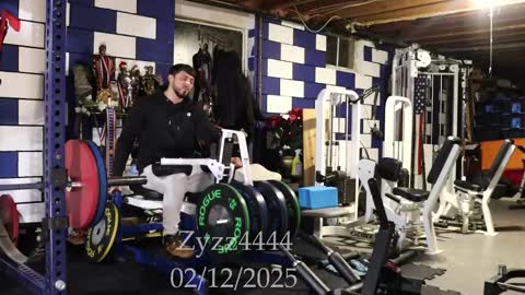 Snapshot of zyzz4444 chatting on 02/13/25, 01:50 Greek God online show from 02/13/25, 01:50