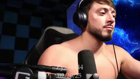 Snapshot of zyzz4444 chatting on 02/21/25, 04:18 Greek God online show from 02/21/25, 04:18