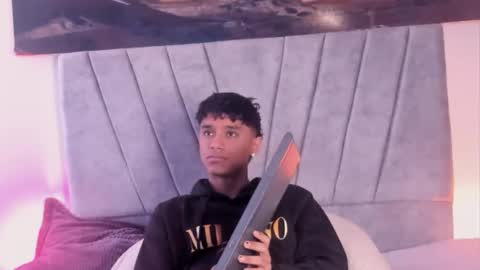 zyzz_1812 online show from 12/02/25, 05:19