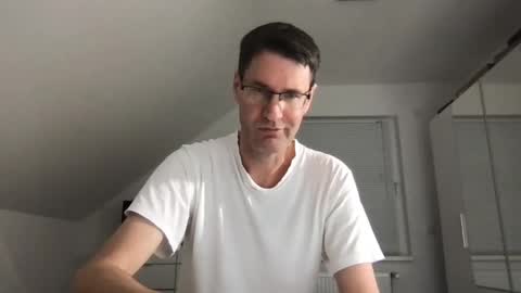 Snapshot of zzz123_cam chatting on 12/20/24, 03:53 zzz123_cam online show from 12/20/24, 03:53