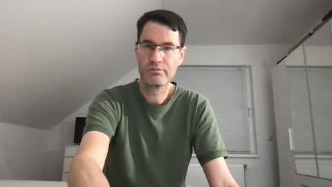 Snapshot of zzz123_cam chatting on 11/16/25, 04:12 zzz123_cam online show from 11/16/25, 04:12