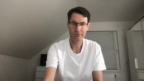 Snapshot of zzz123_cam chatting on 11/28/25, 04:09 zzz123_cam online show from 11/28/25, 04:09