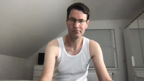 Snapshot of zzz123_cam chatting on 12/14/25, 03:50 zzz123_cam online show from 12/14/25, 03:50