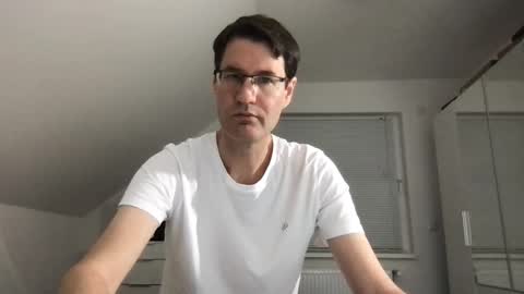 Snapshot of zzz123_cam chatting on 12/21/25, 03:41 zzz123_cam online show from 12/21/25, 03:41