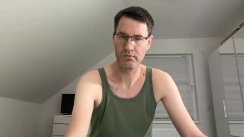 Snapshot of zzz123_cam chatting on 02/01/26, 04:05 zzz123_cam online show from 02/01/26, 04:05