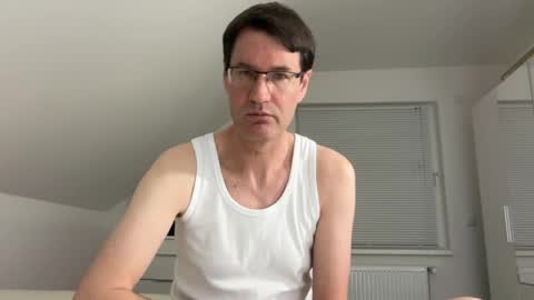 Snapshot of zzz123_cam chatting on 04/06/26, 03:35 zzz123_cam online show from 04/06/26, 03:35