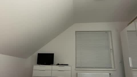 Snapshot of zzz123_cam chatting on 05/15/26, 03:41 zzz123_cam online show from 05/15/26, 03:41
