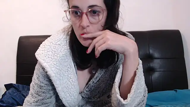 Snapshot of Lunaabbey chatting on 01/15/25, 07:23 Lunaabbey online show from 01/15/25, 07:23