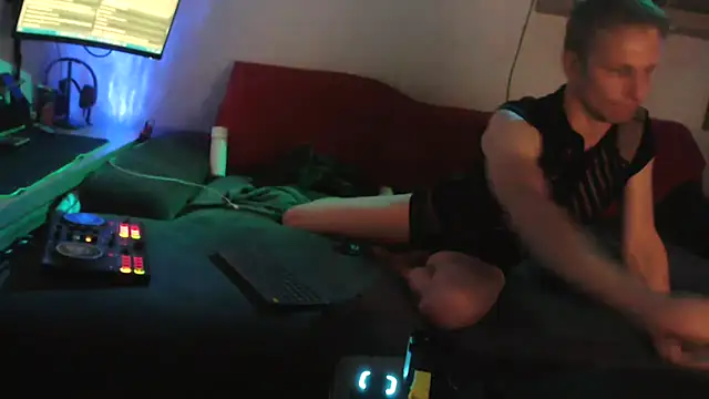 davidgntxxxxx online show from 10/18/25, 04:41