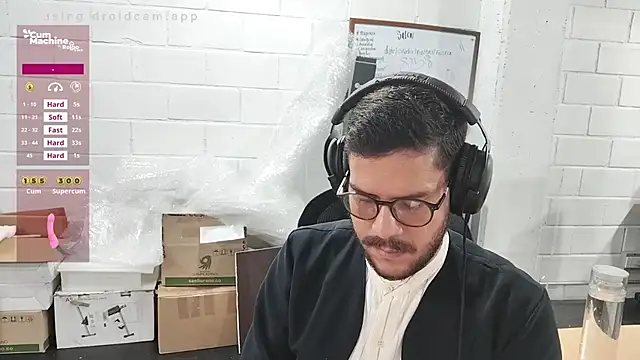 Snapshot of AndyHepburn chatting on 10/08/25, 01:53 AndyHepburn online show from 10/08/25, 01:53