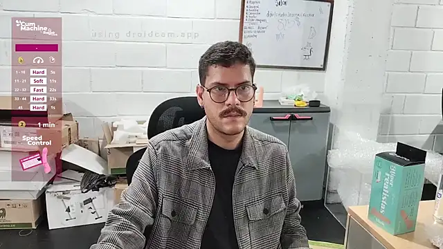 Snapshot of AndyHepburn chatting on 10/20/25, 07:58 AndyHepburn online show from 10/20/25, 07:58