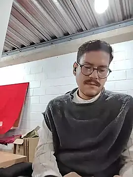 Snapshot of AndyHepburn chatting on 10/24/25, 02:46 AndyHepburn online show from 10/24/25, 02:46