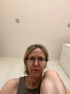 Snapshot of angelmommu chatting on 02/18/26, 09:16 angelmommu online show from 02/18/26, 09:16