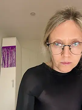 Snapshot of angelmommu chatting on 02/22/26, 07:45 angelmommu online show from 02/22/26, 07:45