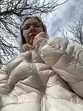 Snapshot of angelmommu chatting on 03/29/26, 11:32 angelmommu online show from 03/29/26, 11:32