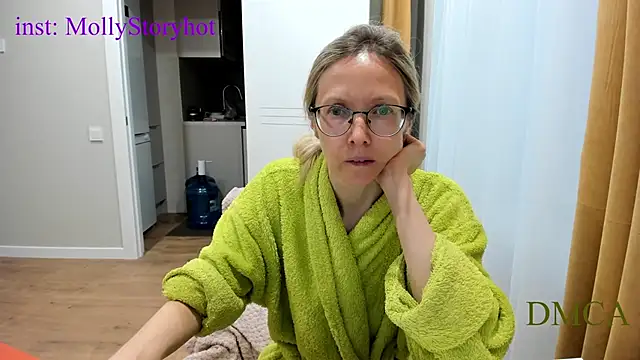 Snapshot of angelmommu chatting on 04/08/26, 06:35 angelmommu online show from 04/08/26, 06:35